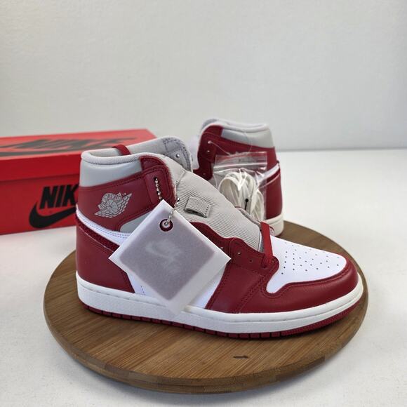 Air Jordan 1 Retro Hi OG Varsity Red (W) DJ4891-061 Women's Shoe Sz 8.5 Sneaker - Picture 1 of 11